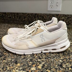 On Running Women's Cream and White Sneakers size 9